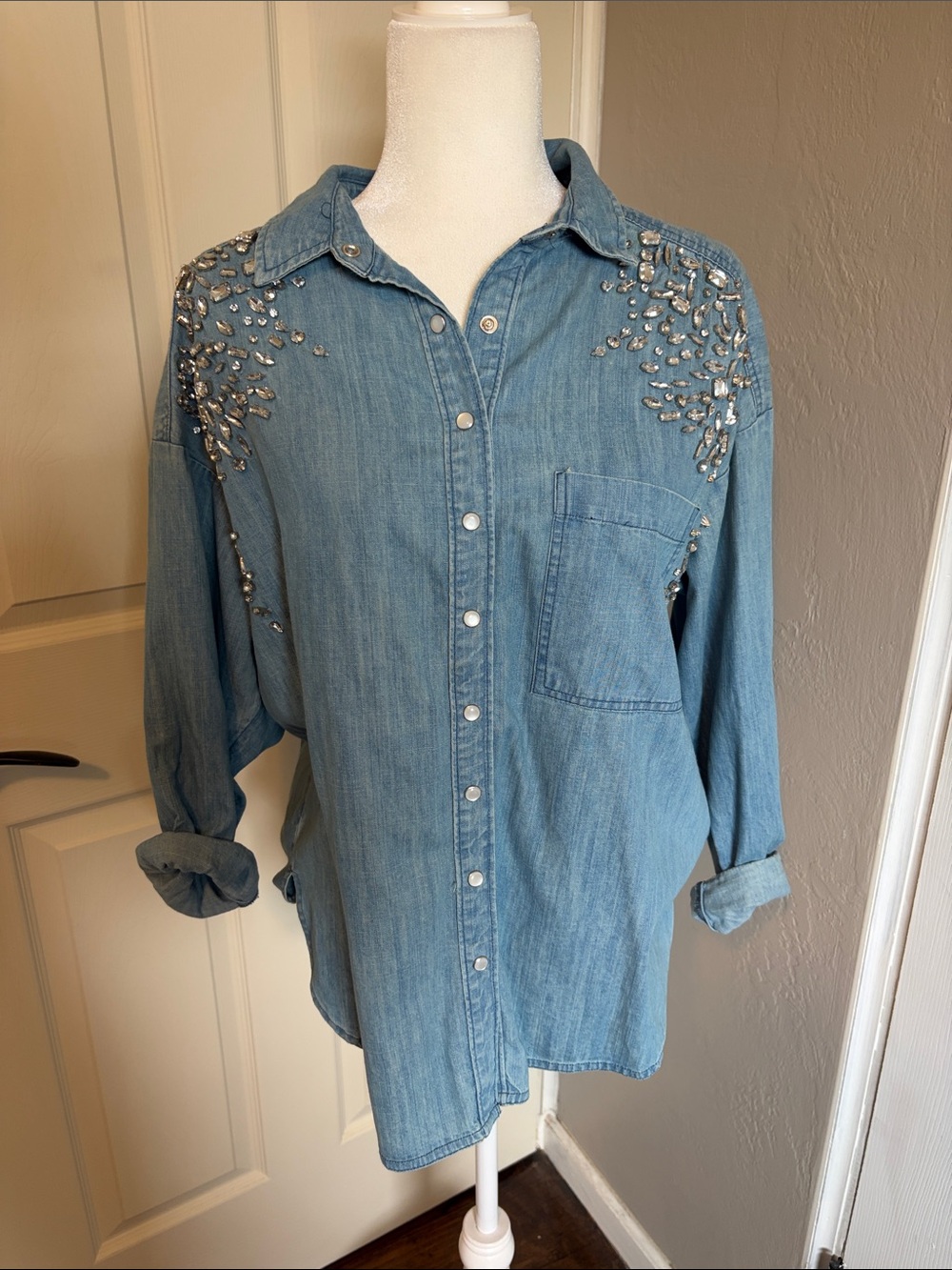 Anthropologie Pilcro Crystal-Embellished Denim button down Shirt oversized Blue - Picture 4 of 7